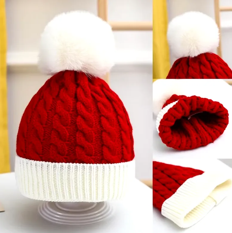Adults Unisex Christmas Santa PomPom Beanie Hat in Red