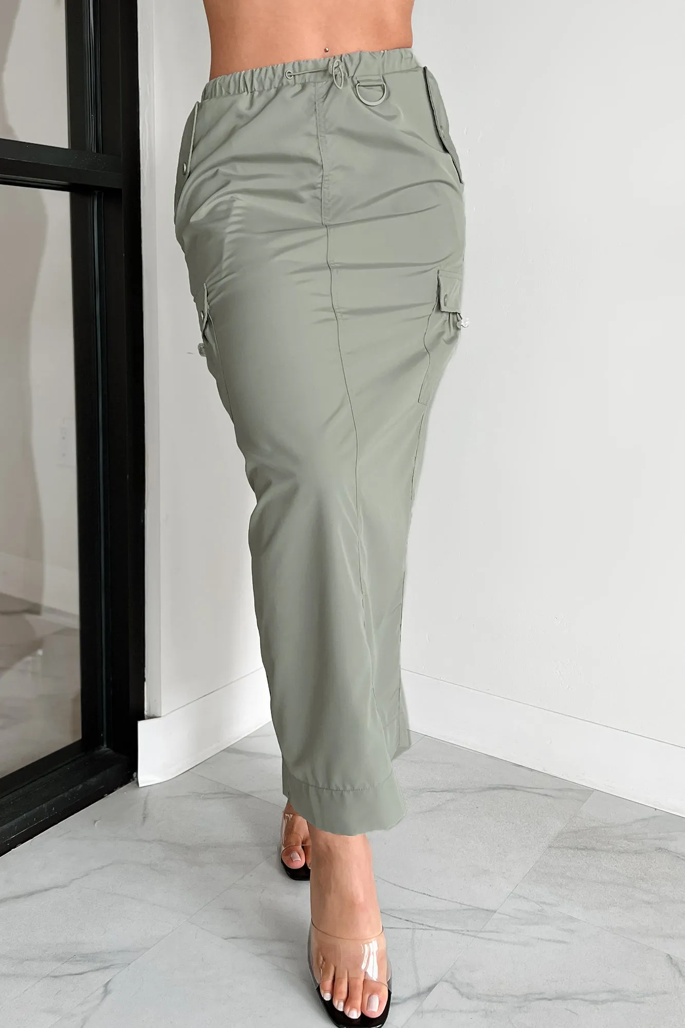 Chasing A Moment Cargo Midi Skirt (Khaki Green)