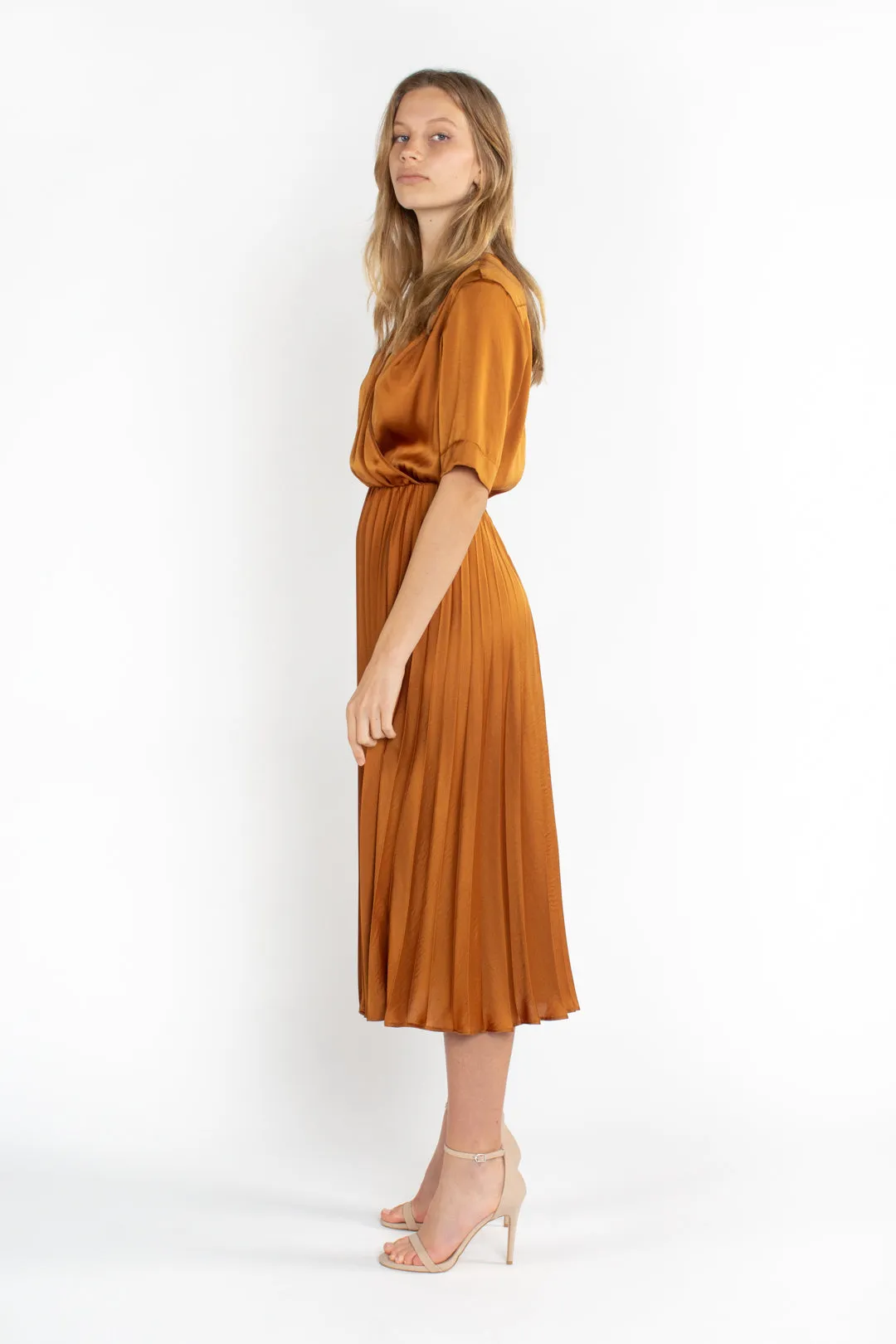 Oliver Dress Pleat Midi Golden