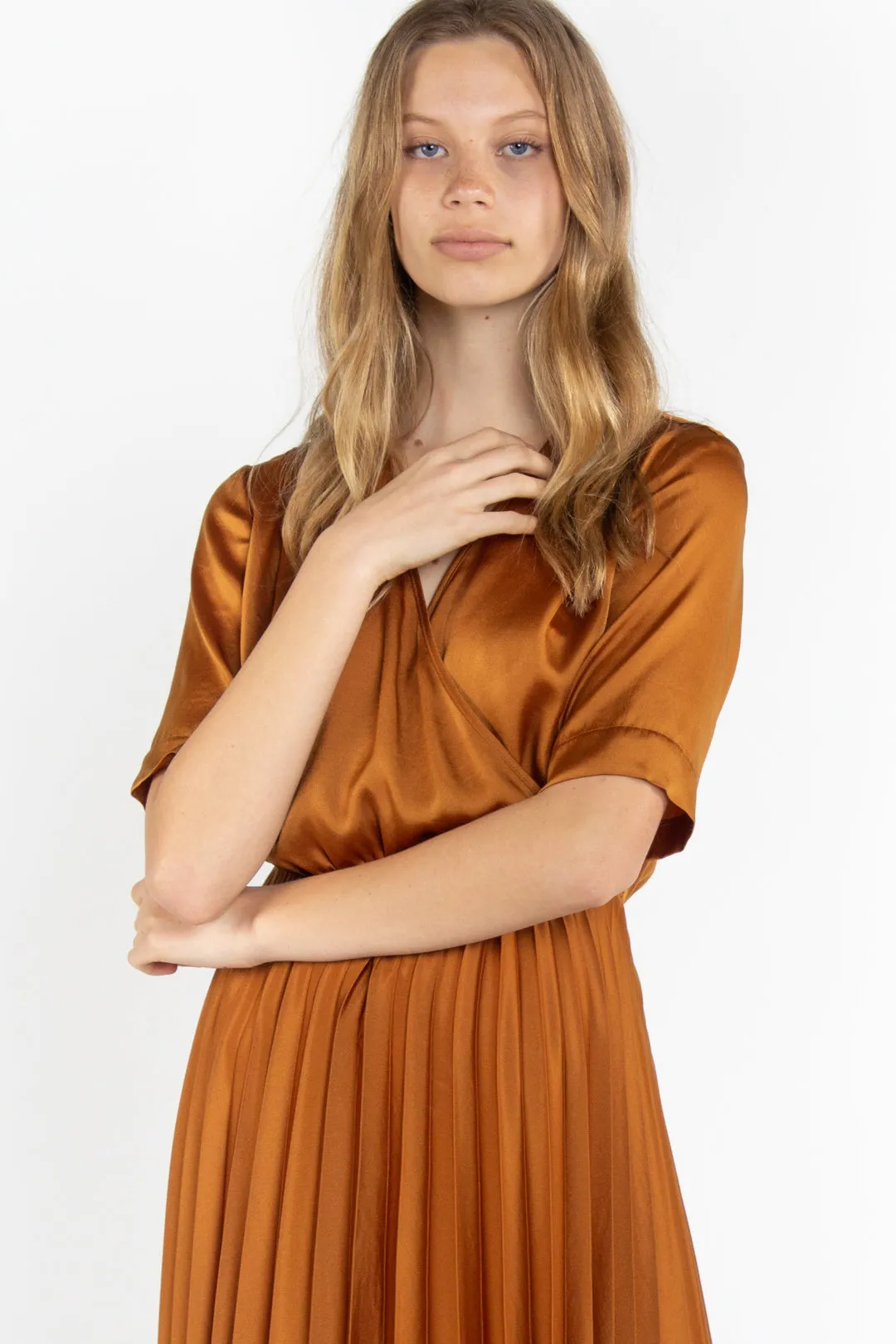 Oliver Dress Pleat Midi Golden