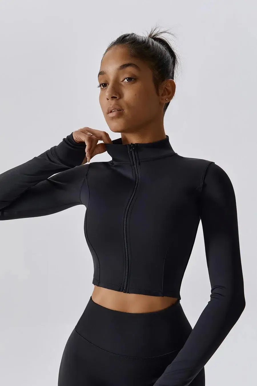 Regina – Thumb holes – Sleek flex jacket